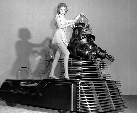 ジープと『禁断の惑星』（1956年）のロビー・ザ・ロボットが販売中です