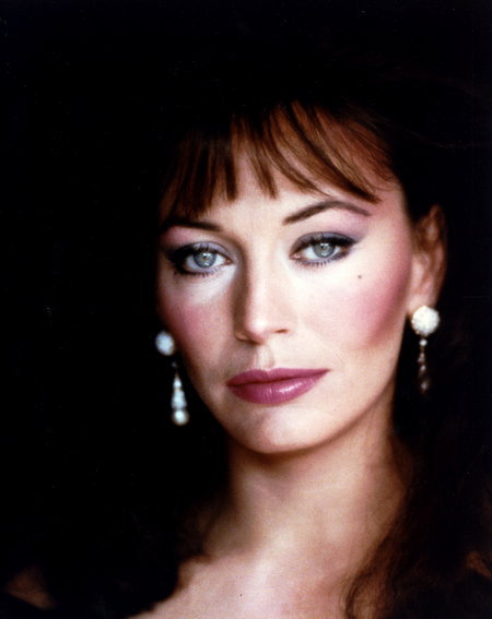 Leslie anne downs
