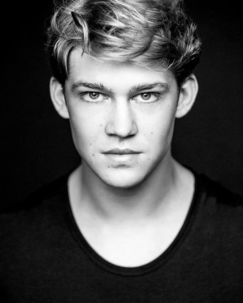 Joe Alwyn 