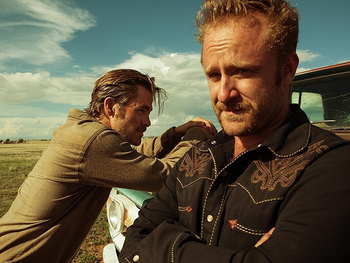 Ben Foster and Chris Pine in Comancheria (2016)