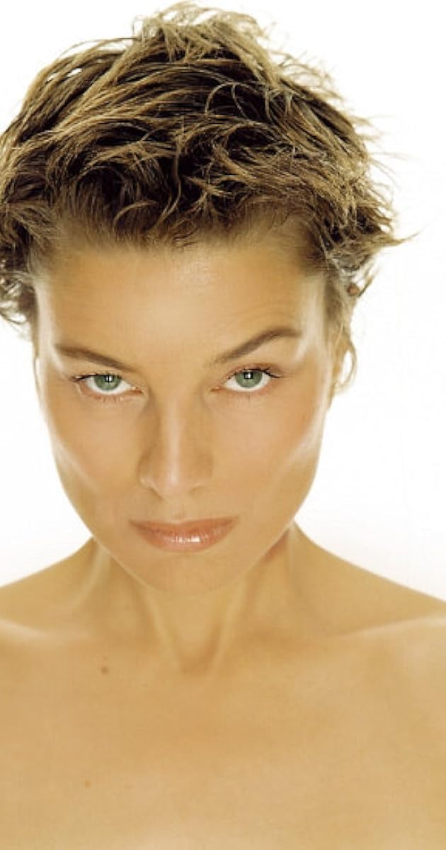 Elli Medeiros - Biography - IMDb