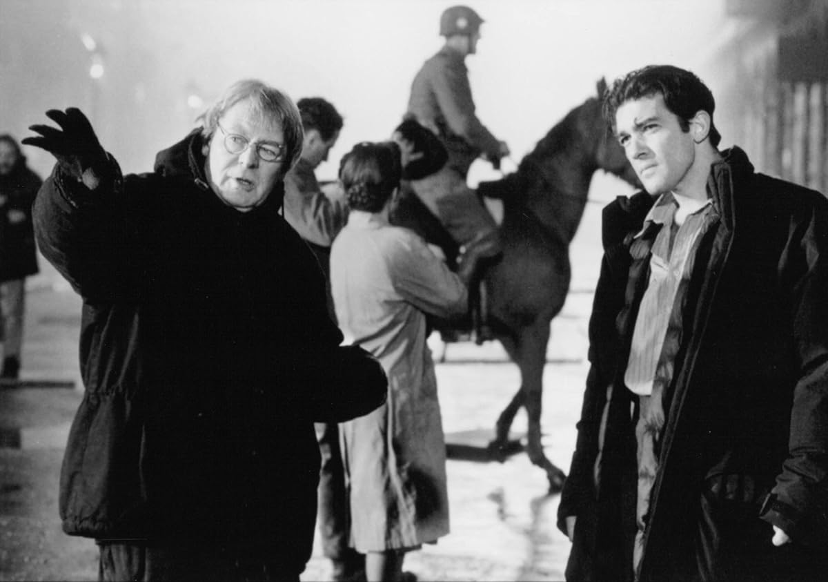 MV5BMjAxMzMxOTMyM15BMl5BanBnXkFtZTcwMzkwNzgwMw V1 SX1200 CR0 0 1200 843 AL