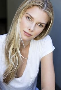 Emma Ishta Picture