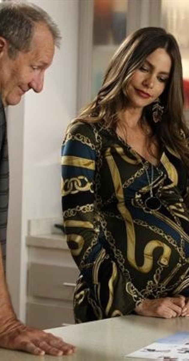 Modern Family Haley Pregnant