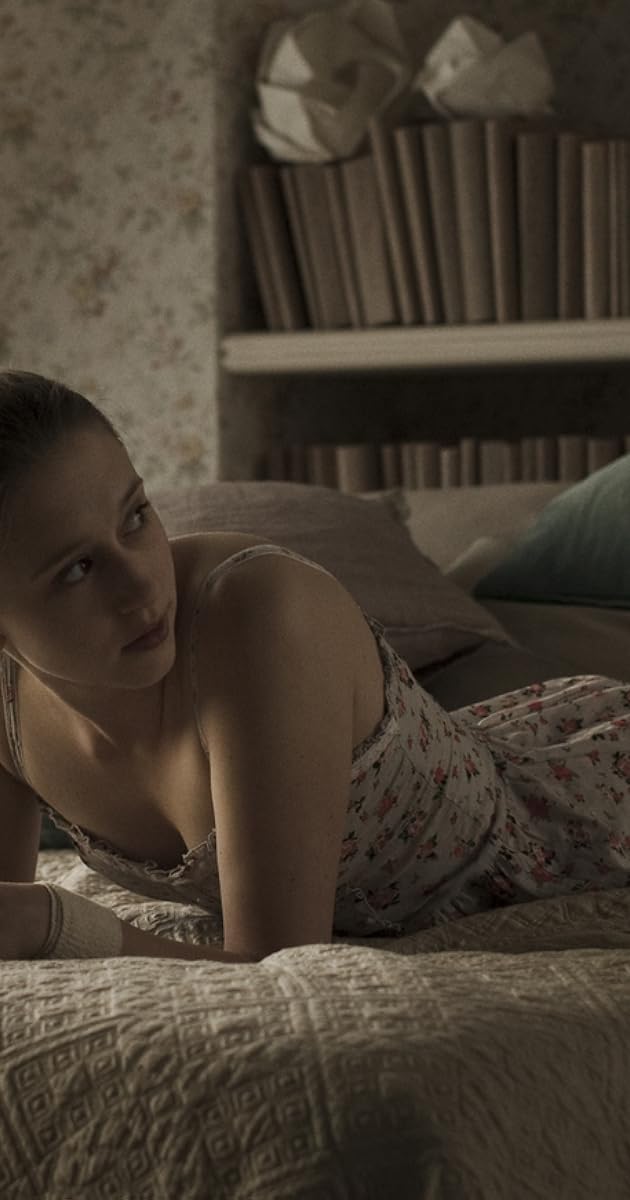 Pictures & Photos of Taissa Farmiga - IMDb