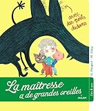 La Matresse A De Grandes Oreilles Avec Des Poils Dedans
