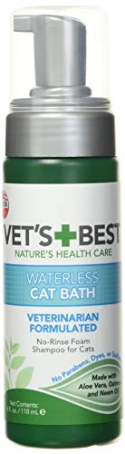 Vet's Best Waterless Cat Bath Dry Shampoo, No-Rinse Formula, 4 oz | No-Rinse Dry Shampoo, Veterinarian Formulated, Refreshes Coat & Controls Odor, Gentle Grooming for Cats & Kittens