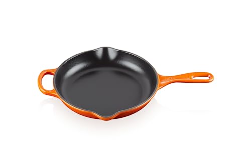LE CREUSET Signature Gusseisen Brat- und Servierpfanne, Rund, Ø 23 cm, Für alle Herdarten inkl. Induktion geeignet, 1,93 kg, Ofenrot, 20182230900422
