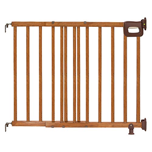Summer Infant Deluxe Stairway Baby Gate Classic Style The hardwood frame and slats give this gate a