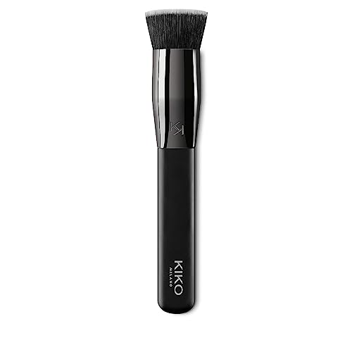 KIKO Milano Face 05 Round Foundation Brush | Flat-topped brush with synthetic fibers for applying liquid or mousse products