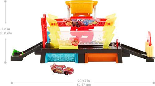 Disney · Pixar Station de Lavage Cars Color Changers Coffret de 51 cm de long avec véhicule Flash McQueen doté d’une fonction de changement de couleur, se connecte à d’autres coffrets, JBM70
