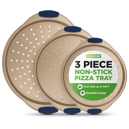 🔥 SELTEN SO GÜNSTIG (-62%) NutriChef Pizzablech Gold 3er-Set Ø 24 cm, 28 cm & 33 cm – Gelochte Antihaft-Backformen aus Carbonstahl mit Silikongriffen Stapelbar und spülmaschinengeeignet, für Pizza, Flammkuchen und Brot