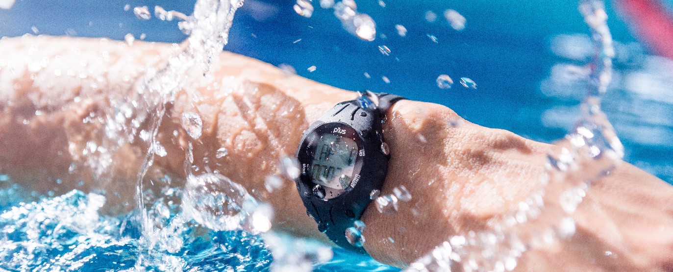 Смарт часы для плавания в бассейне. Ticwatch sport. Часы для плавания в бассейне. Гаджеты для плавания в бассейне. Часы для плавания в бассейне.