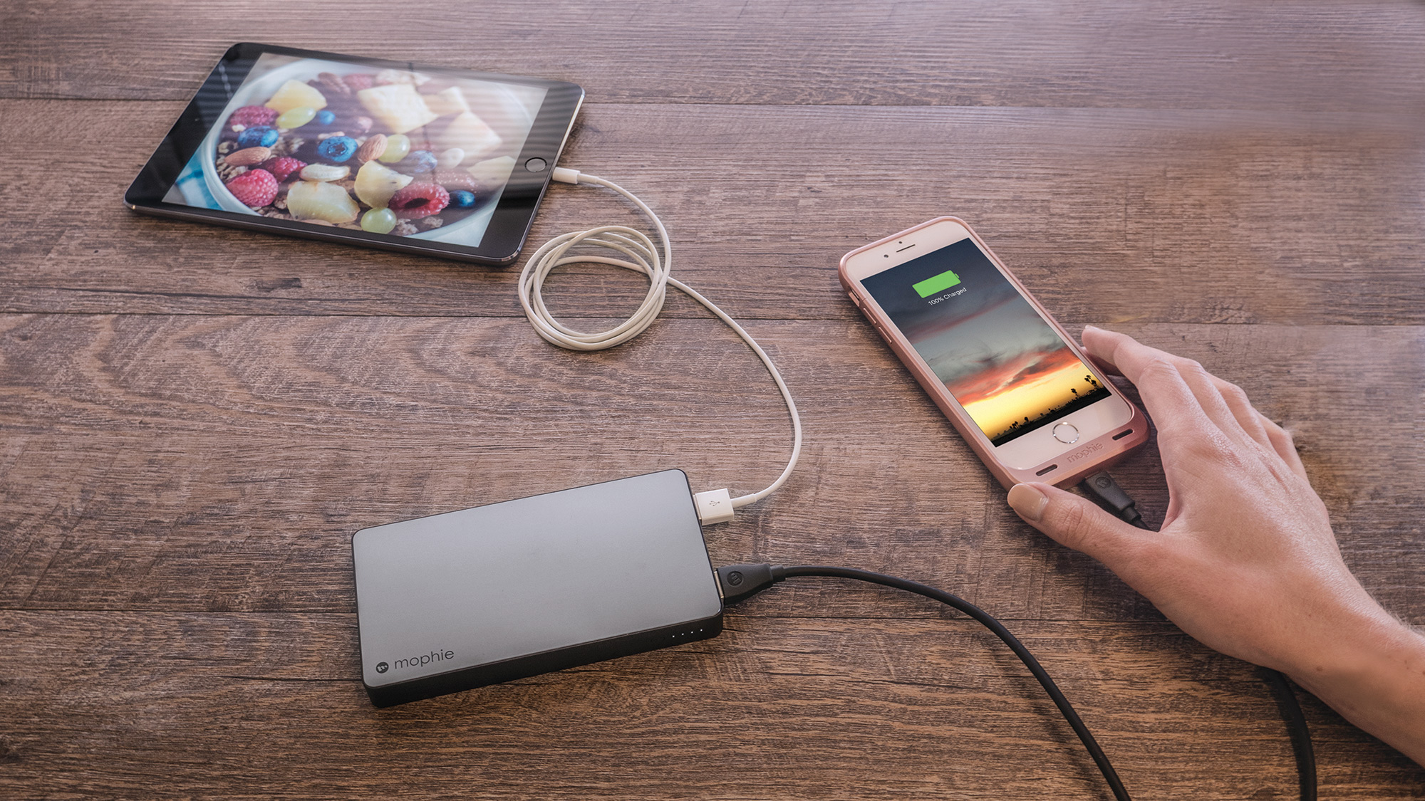 портативный аккумулятор для телефона. деньги телефон наушники. внешний аккумулятор 20800 bank. повербанк для айфона 11. аккумулятор mophie powerstation xxl, 20000 mah.