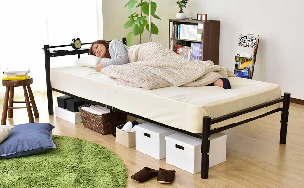 Amazon｜DORIS パイプベッド シングル 宮付き コンセント 高さ調節 組立式 ブラック フロス｜ベッドフレーム オンライン通販