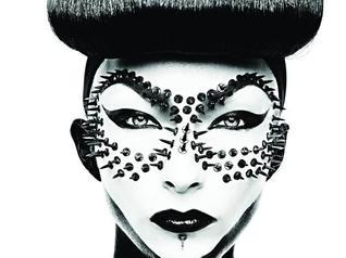 Caroline Saulnier photo by Rankin ランキン Caroline Saulnier photo by Rankin ランキン Caroline Saulnier