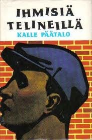 Ihmisiä telineillä