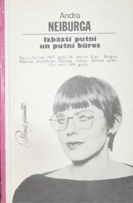 Izbāzti putni un putni būros
