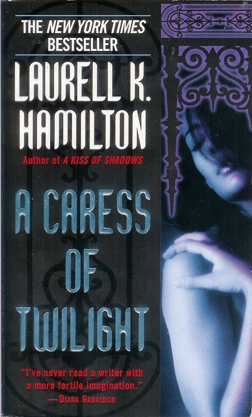 A Caress of Twilight (Meredith Gentry, #2)