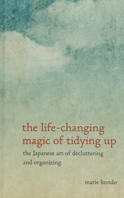 The Life-Changing Magic of Tidying Up: The Japanese Art of Decluttering and Organizing (Thorndike Press Large Print Peer Picks)
