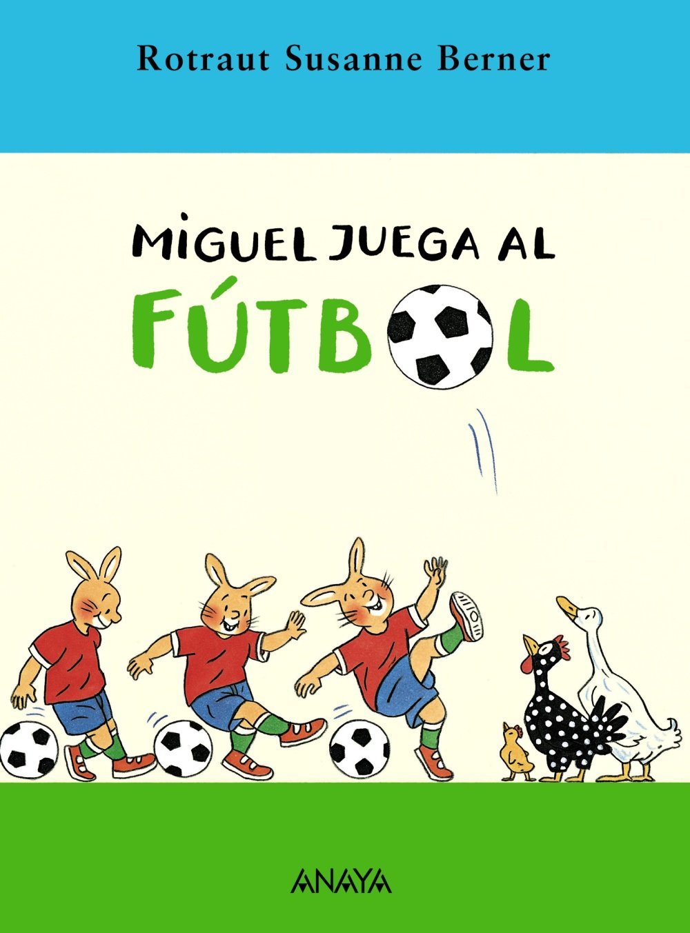 Miguel juega al fútbol