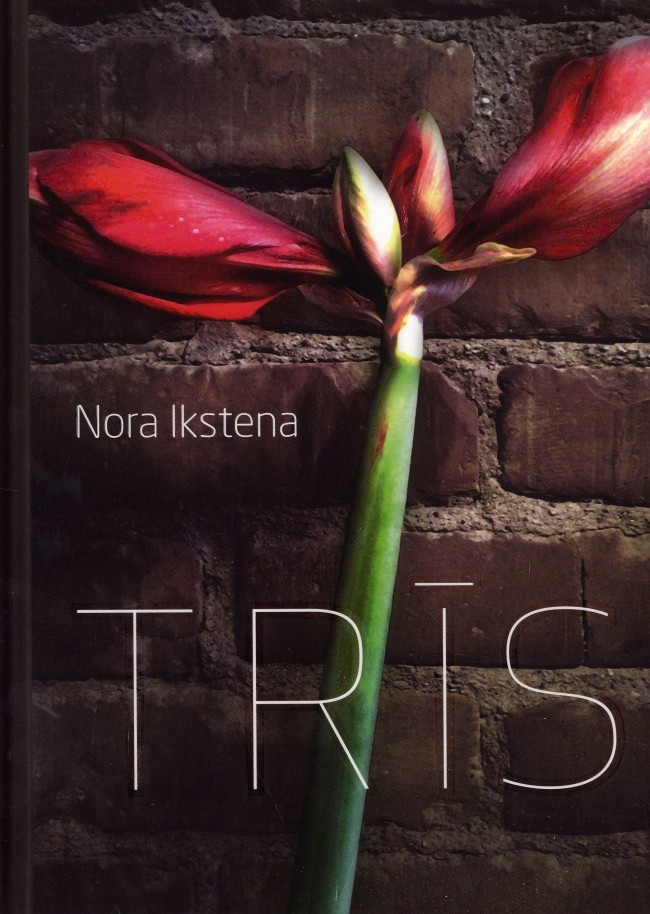 Trīs book cover