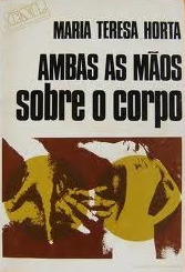 Ambas As Mãos Sobre O Corpo