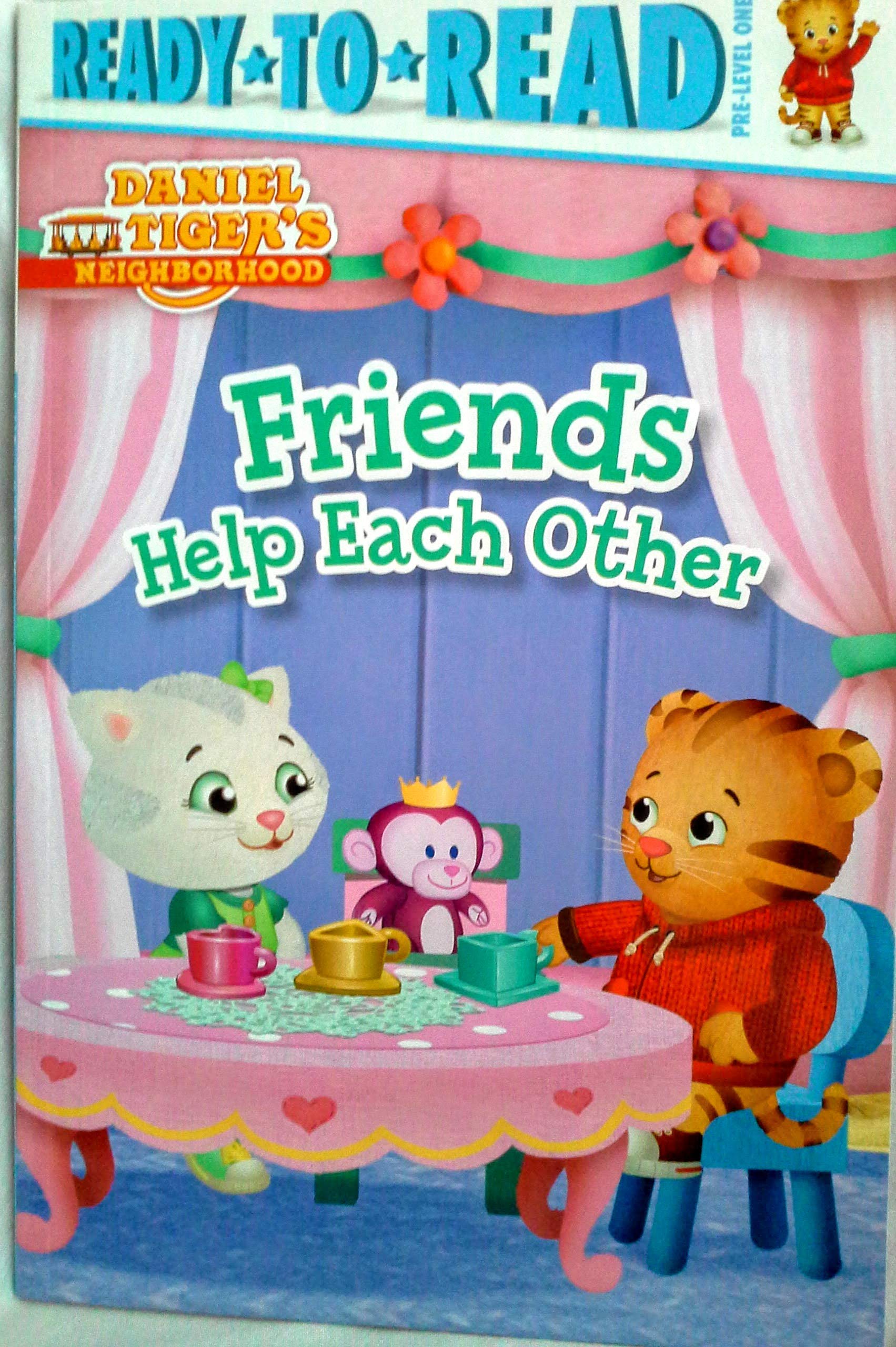 Friends Help Each Other Pre-Level 1 Paperback Book