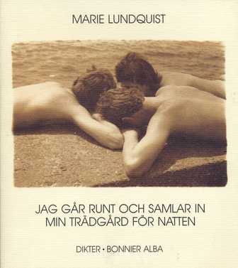 Jag går runt och samlar in min trädgård för natten