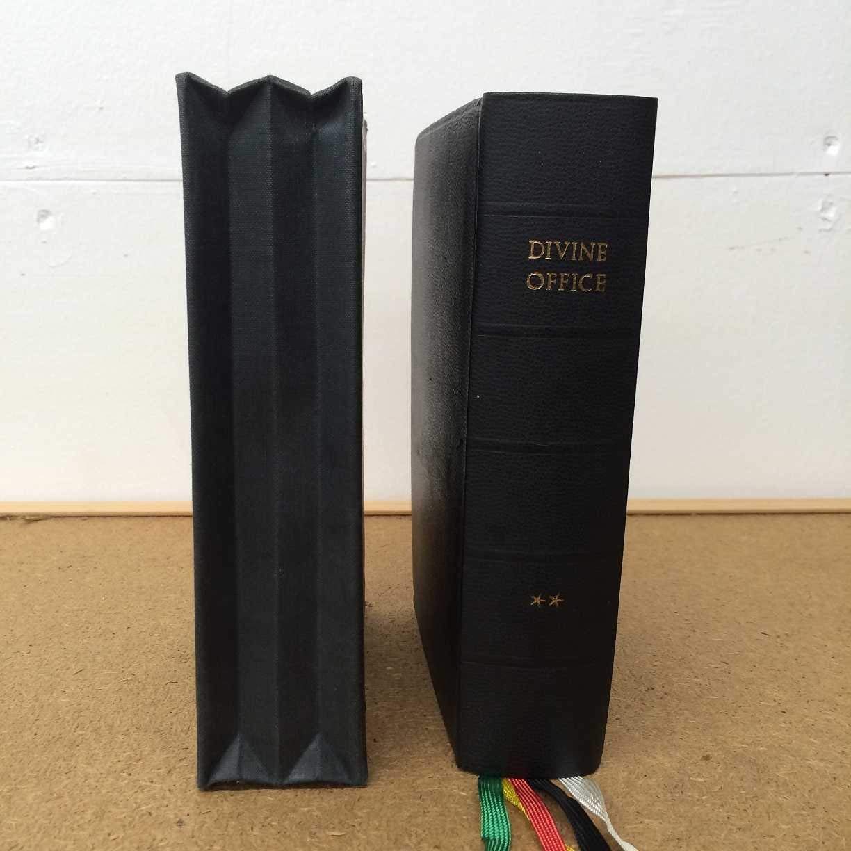 The Hours of the Divine Office in English and Latin A bilingual