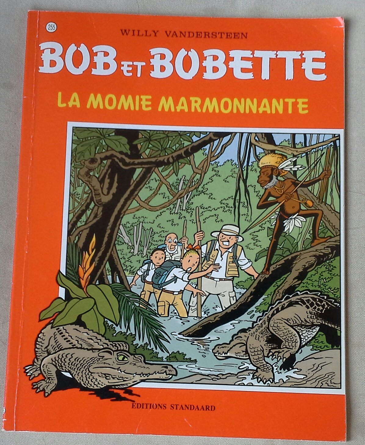"bob & bobette; la momie marmonnante" book cover