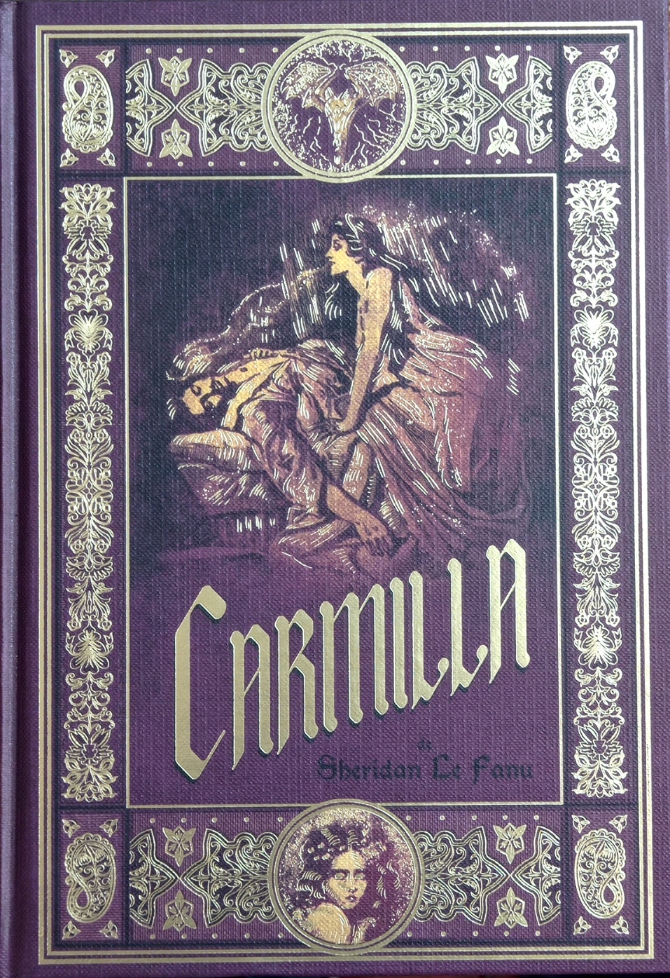 Carmilla y otros cuentos de fantasmas y vampiros book cover