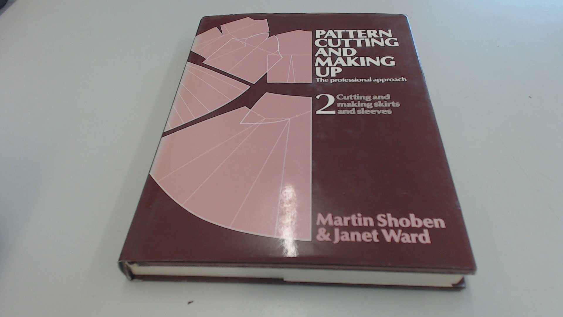Pattern Cutting and Making Up: The Professional Approach: Cutting and ...