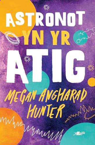 Astronont yn yr Atig