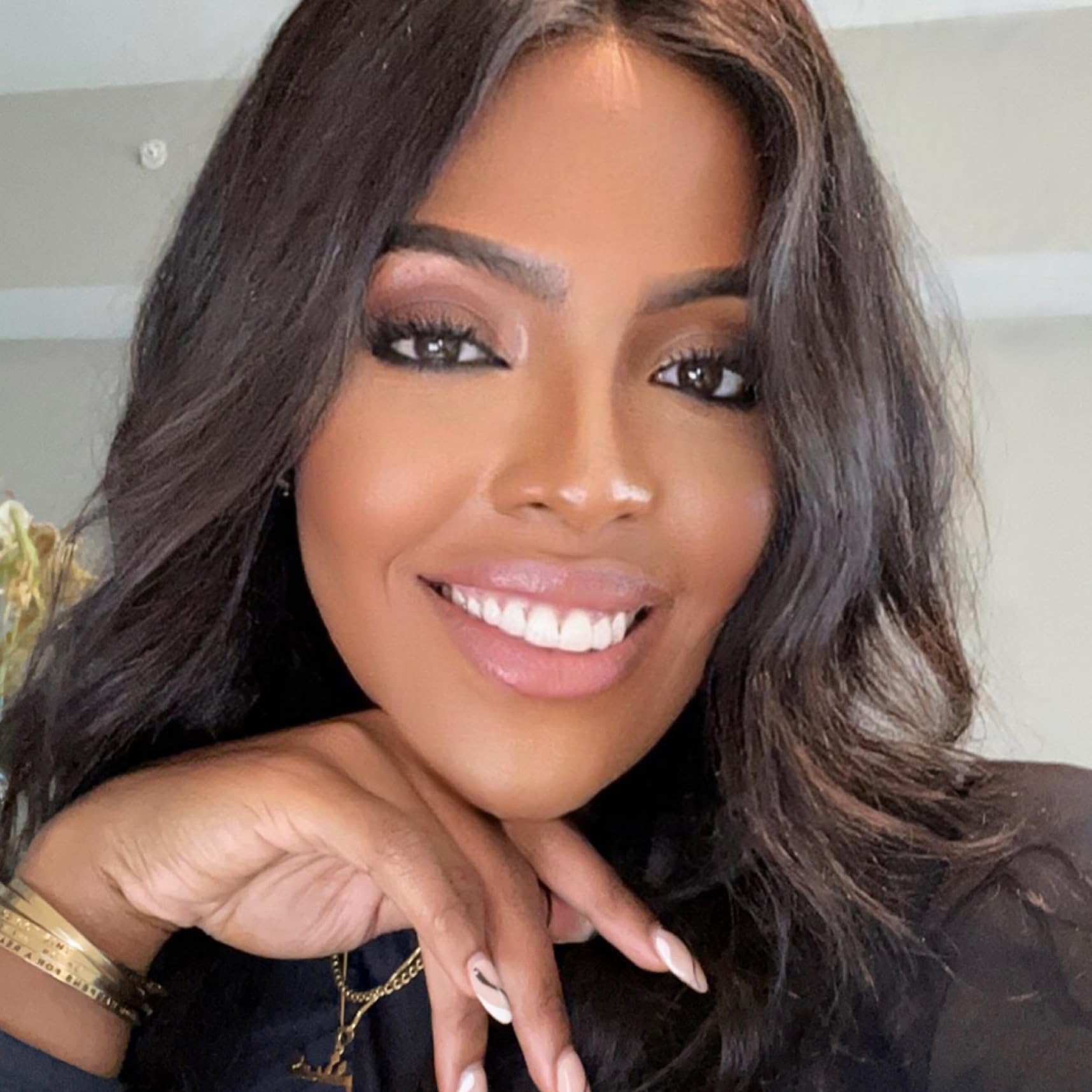 Meet Cassandra Davis: Instagram Influencer - j74fqq2