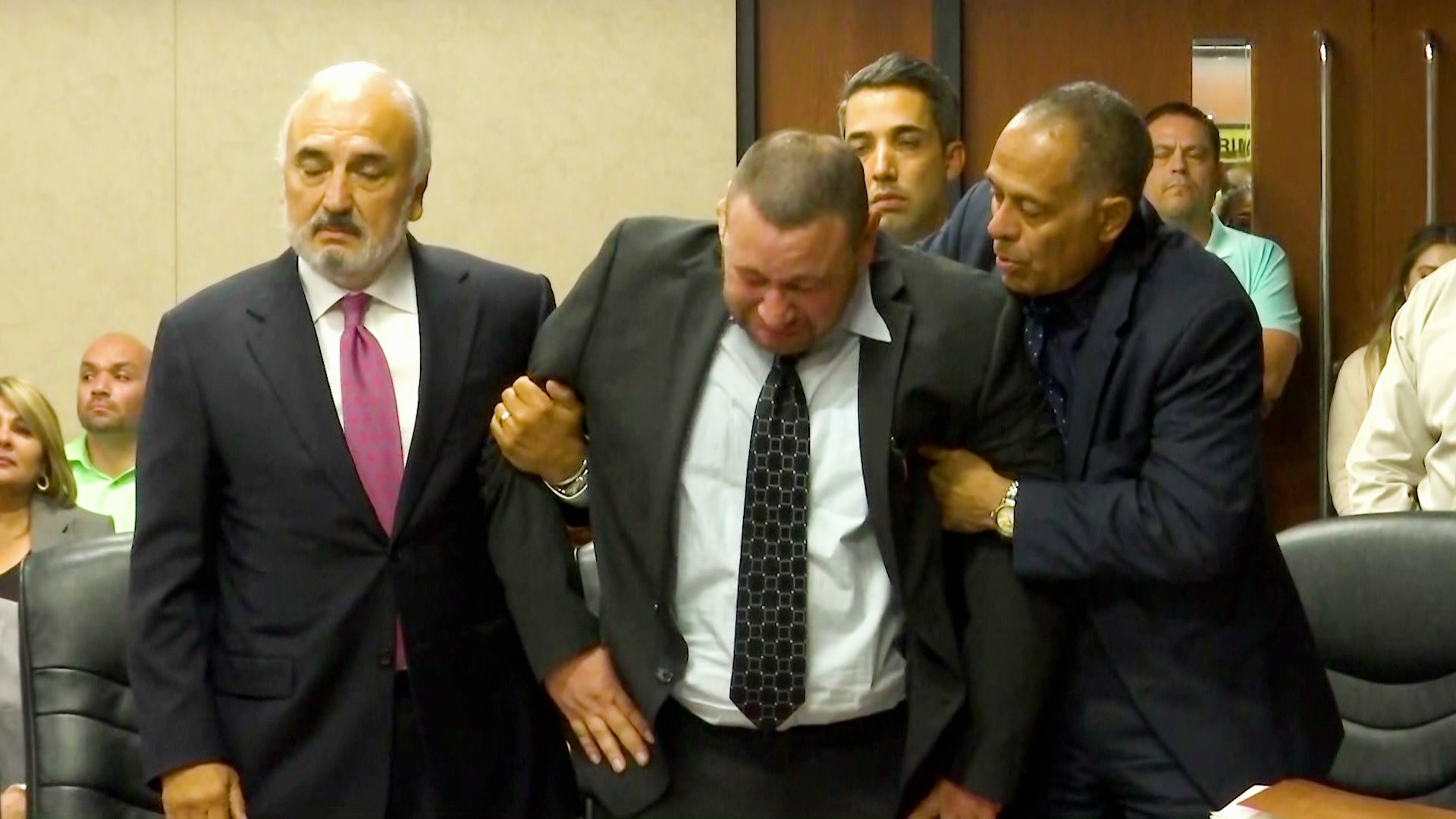  Apple、プロデューサーのJ・J・エイブラムスにサラ・バレリスのオリジナル音楽をフィーチャーした「リトル・ヴォイス」シリーズを発注