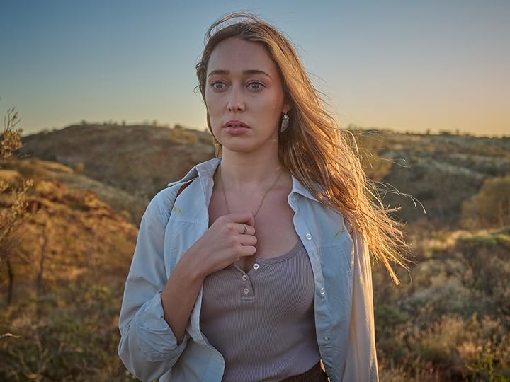 Alycia Debnam-Carey - Alycia News & Appearances #23: "Get ready to see