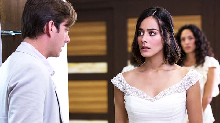 Prime Video: La Vecina season-1