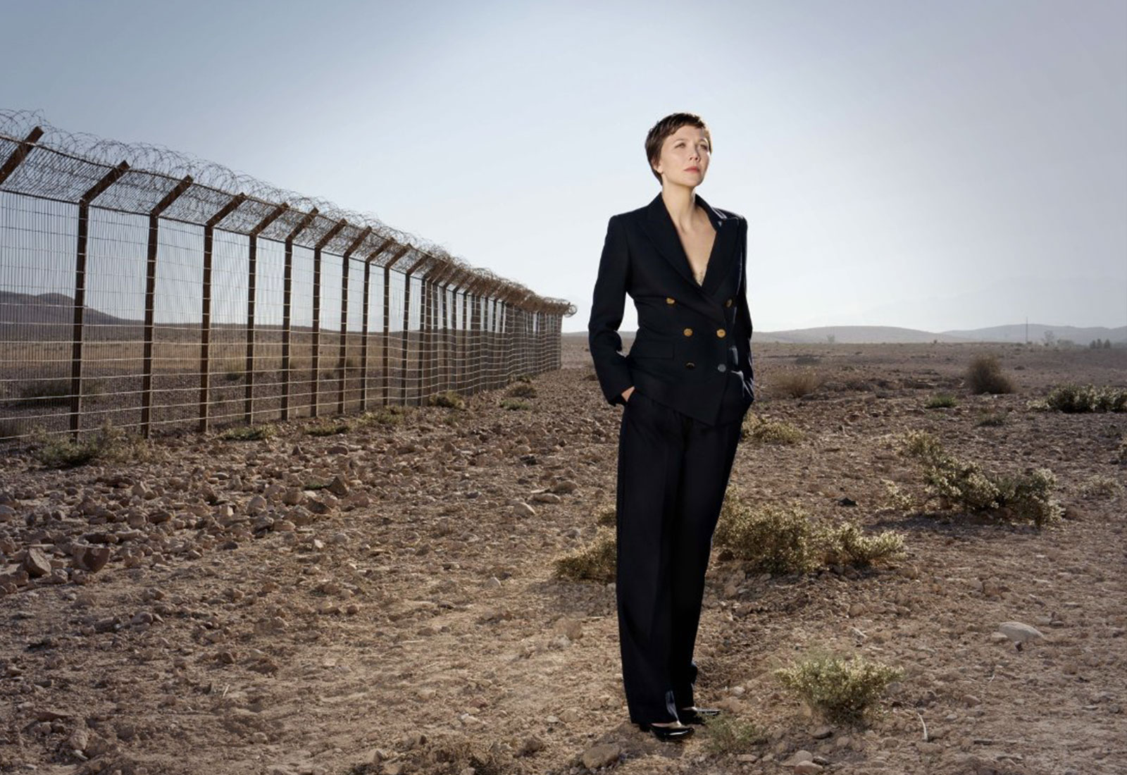Amazon.com: The Honorable Woman Season 1 : Maggie Gyllenhaal, Stephen Rea,  Lindsay Duncan, Janet McTeer, Andrew Buchan, Katherine Parkinson, Hugo  Blick, Hugo Blick, Greg Brenman, Polly Hill, Abi Bach: Películas y TV