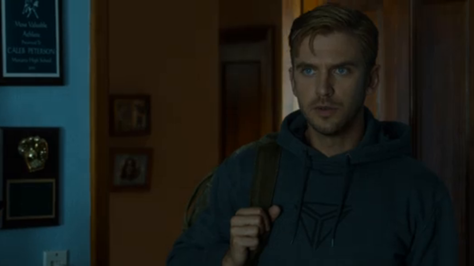 Amazon Co Jp ザ ゲスト 吹替版 ダン スティーヴンス マイカ モンロー ブレンダン マイヤー シーラ ケリー リーランド オーサー サイモン バレット アダム ウィンガード Prime Video