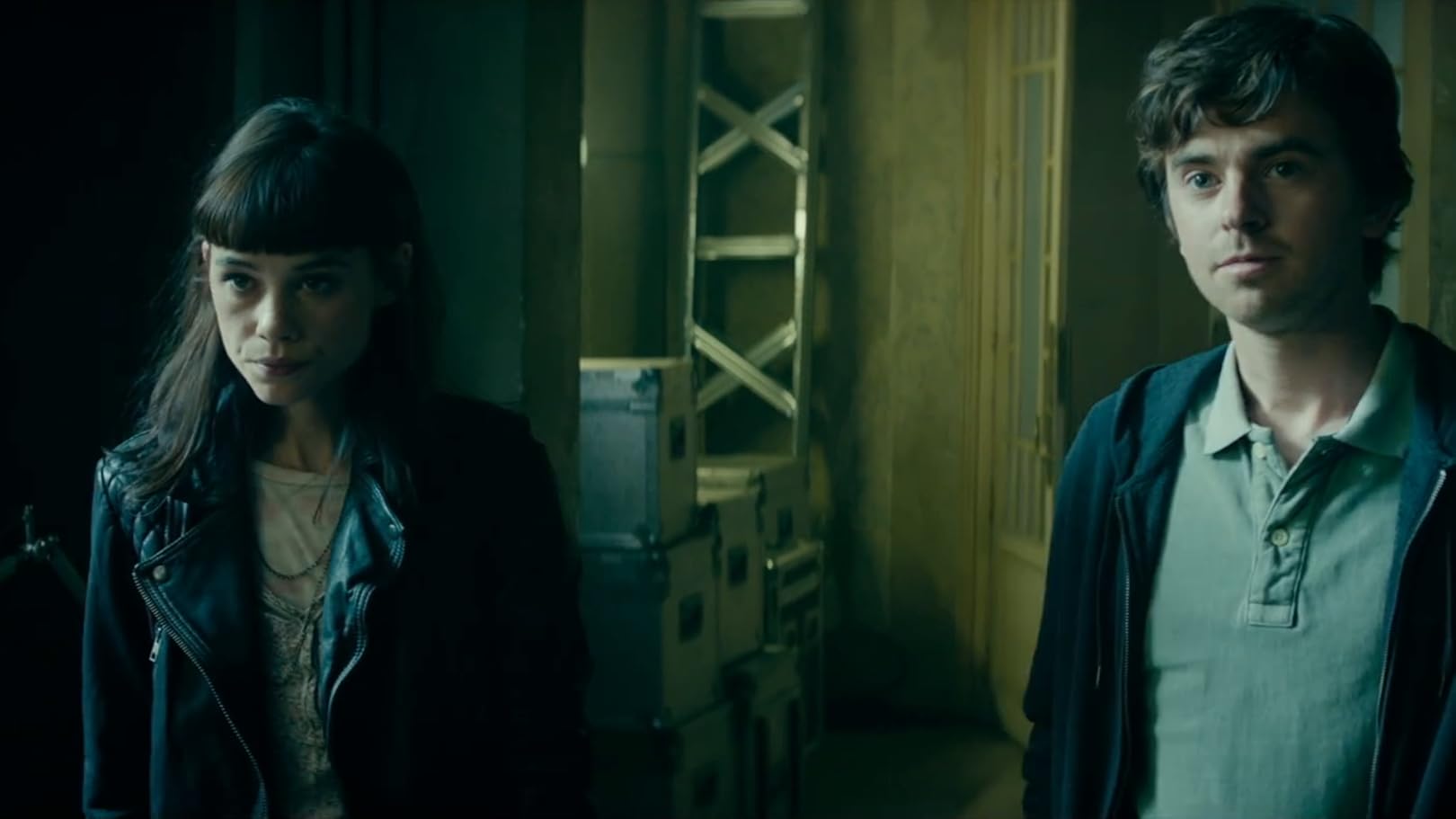 The Vault Freddie Highmore, Astrid BergesFrisbey, Sam