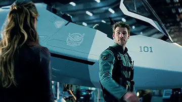 Liam Hemsworth's Jake Morrison approaches a fighter jet in the Independence Day: Resurgence game
