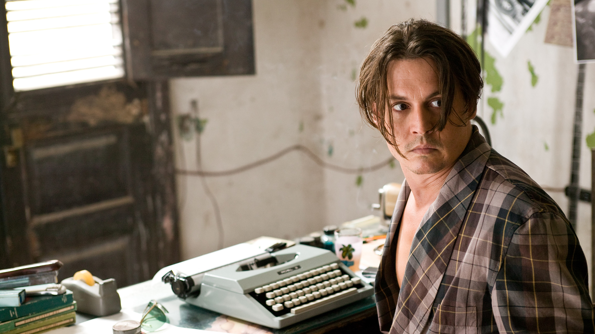 Amazon.co.jp ラム・ダイアリー(吹替版) ジョニー・デップ, アンバー・ハード, アーロン・エッカート, マイケル・リスポリ