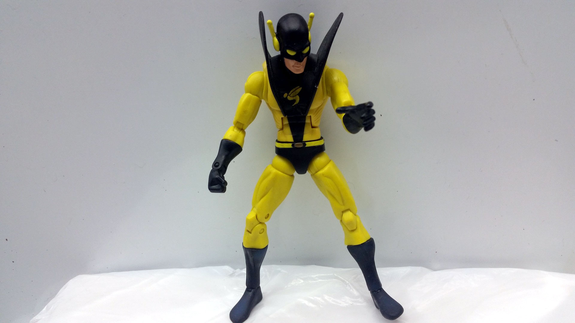 Amazon.de Review Marvel Legends Yellowjacket 6" Inch Review (Hasbro