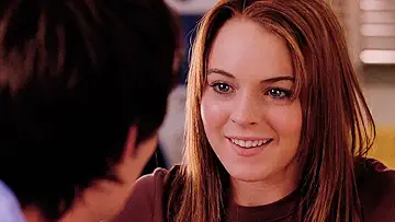 Cady Heron (Lindsay Lohan) fawns over Aaron Samuels (Jonathan Bennett) in the Mean Girls game.