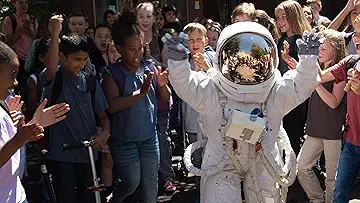 Jacob Tremblay's Auggie holding an astronaut helmet on the poster for the Wonder game.