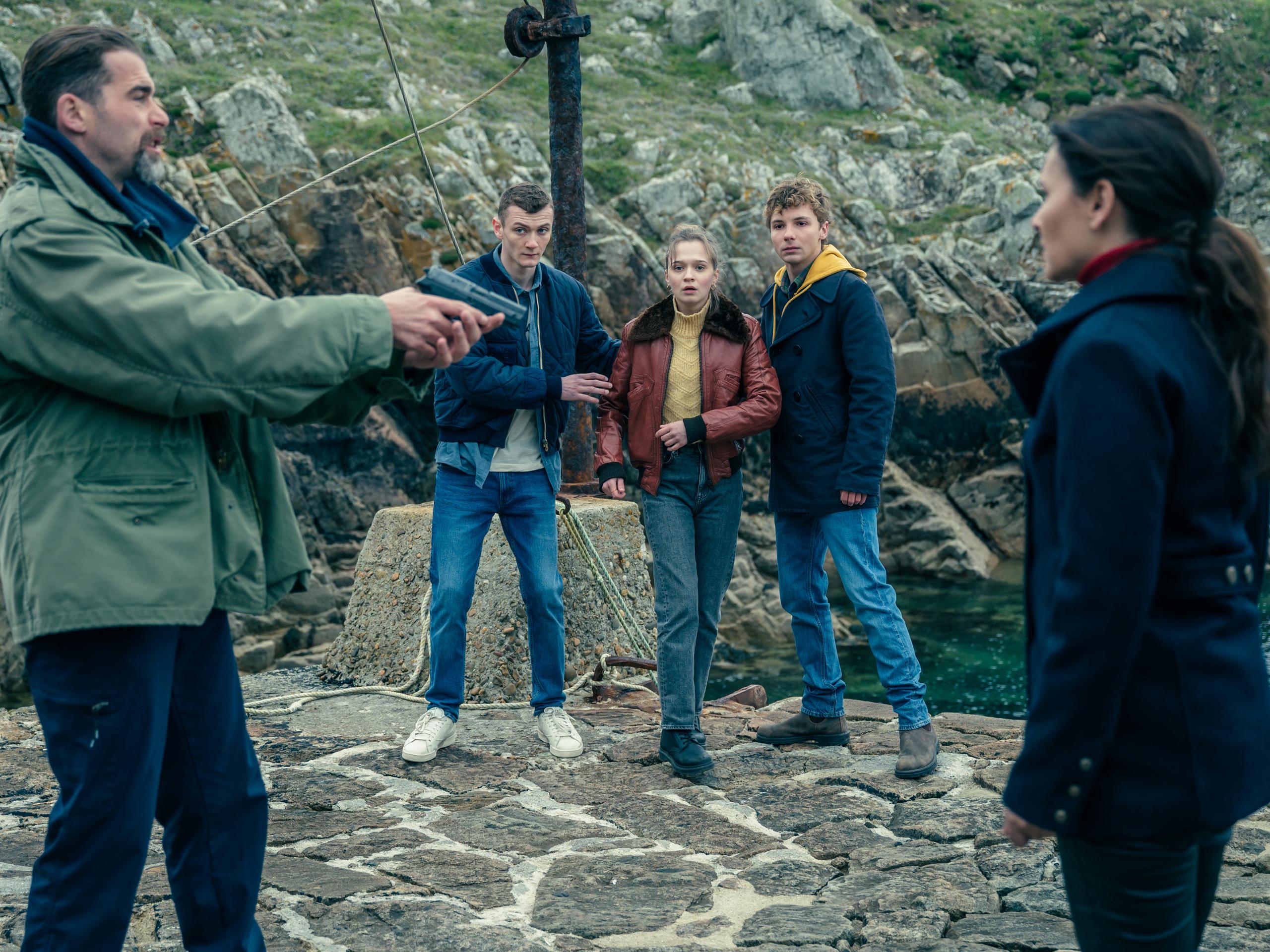 Prime Video: L'île aux 30 cercueils - Saison 1