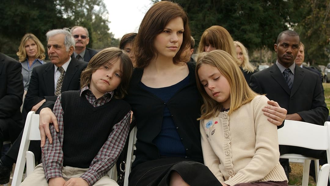 Экскурсия ситтер человек. Девочка под одеялом. Мать укладывает ребенка спать. Спящий человек. Мариана клавено.