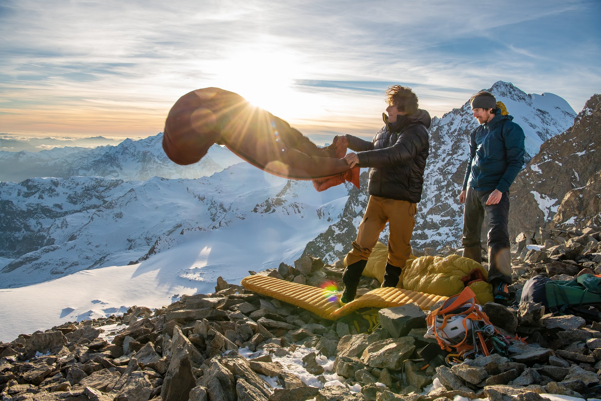 Wilsa Outdoor Sacco A Pelo Down 150 Ultralite - Piumino D'Oca 90%, Leggero 440g, Comfort +10°C, Per Trekking E Escursioni, Nero/Rosso