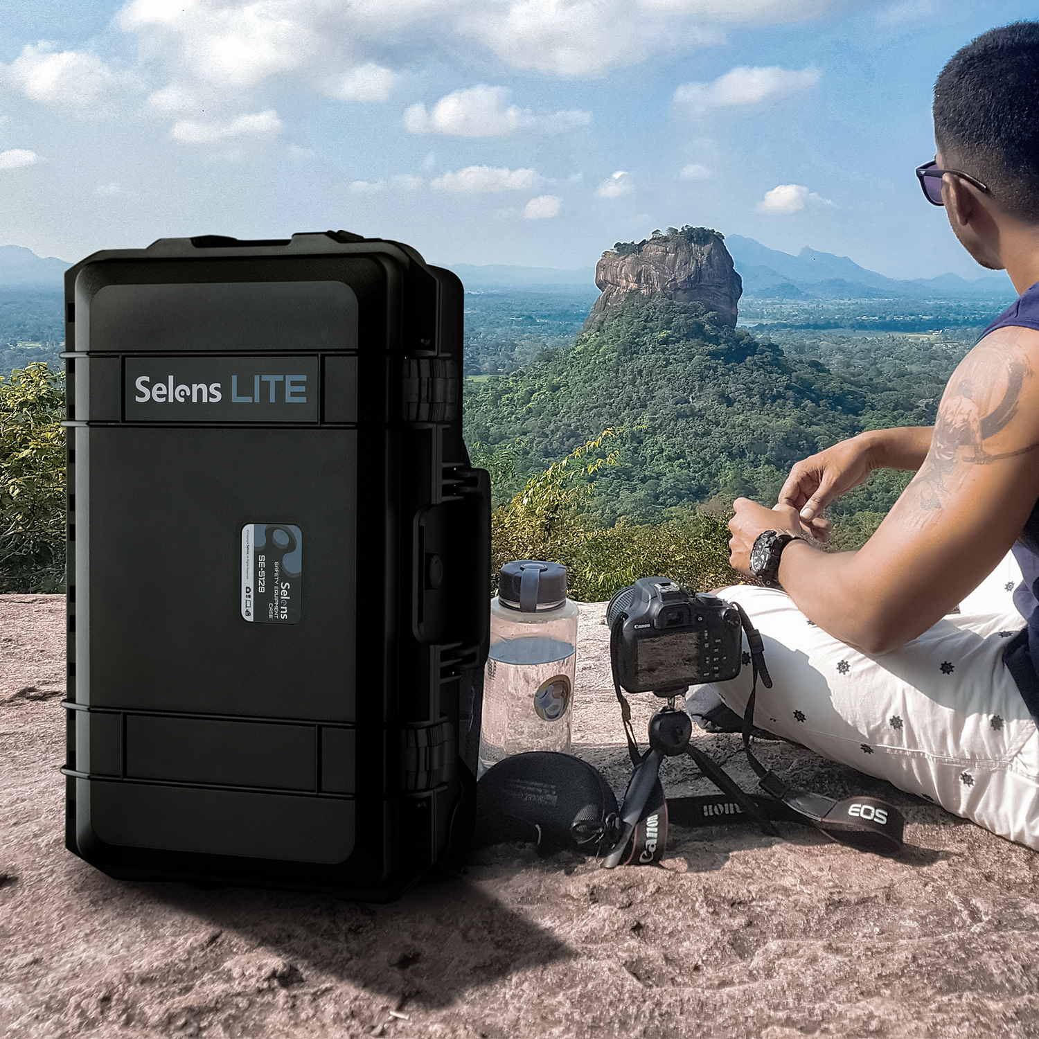 SERGE LUTENS リキッドファンデーション 30ml本体+ケース　セット 多目的ギフトケース（本体+リキッド用スペーサーセット） 黒 [A